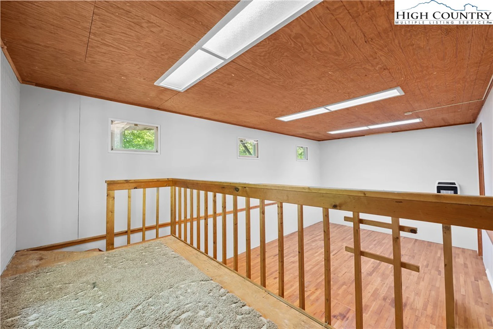 Image number 9 for the current listing