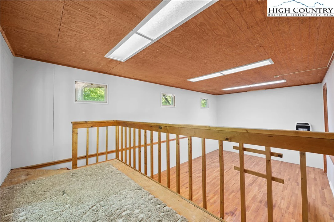 Image number 9 for the current listing