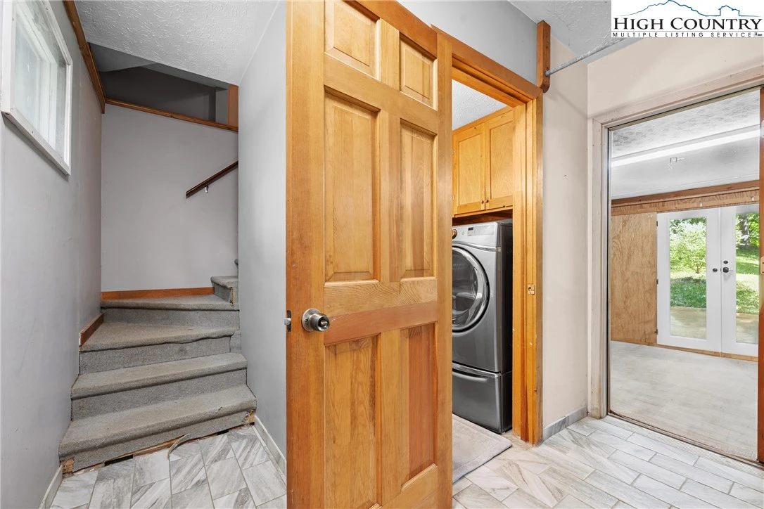 Image number 6 for the current listing