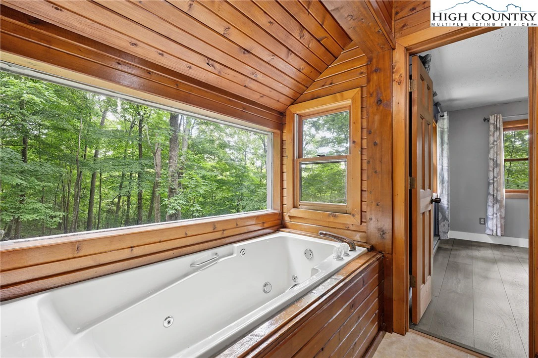 Image number 3 for the current listing