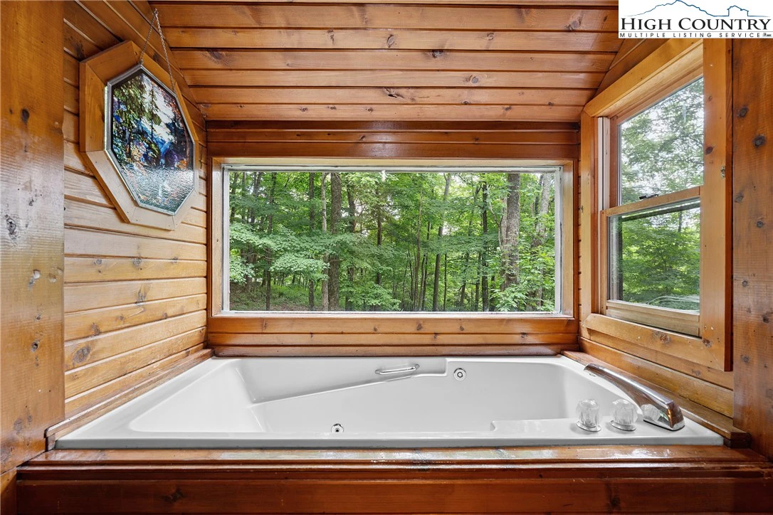 Image number 4 for the current listing
