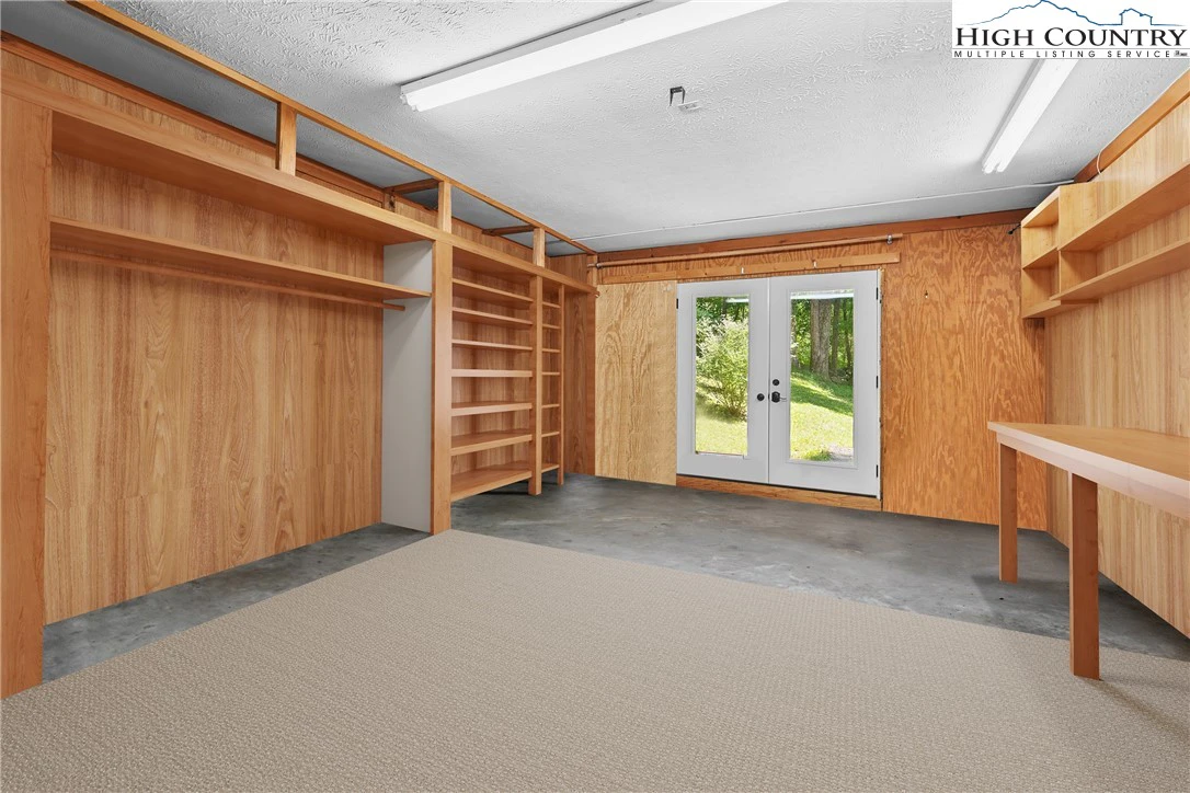 Image number 11 for the current listing
