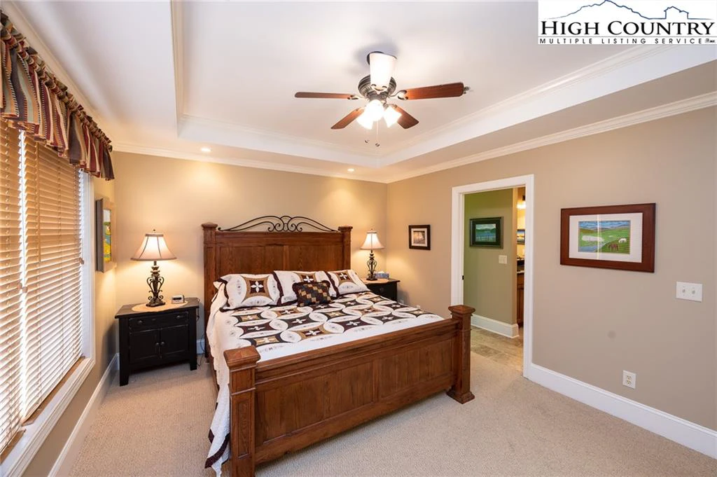 Image number 3 for the current listing