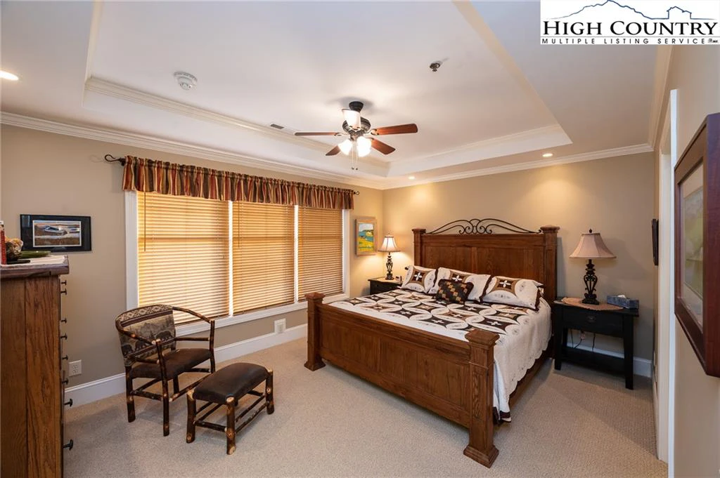 Image number 5 for the current listing