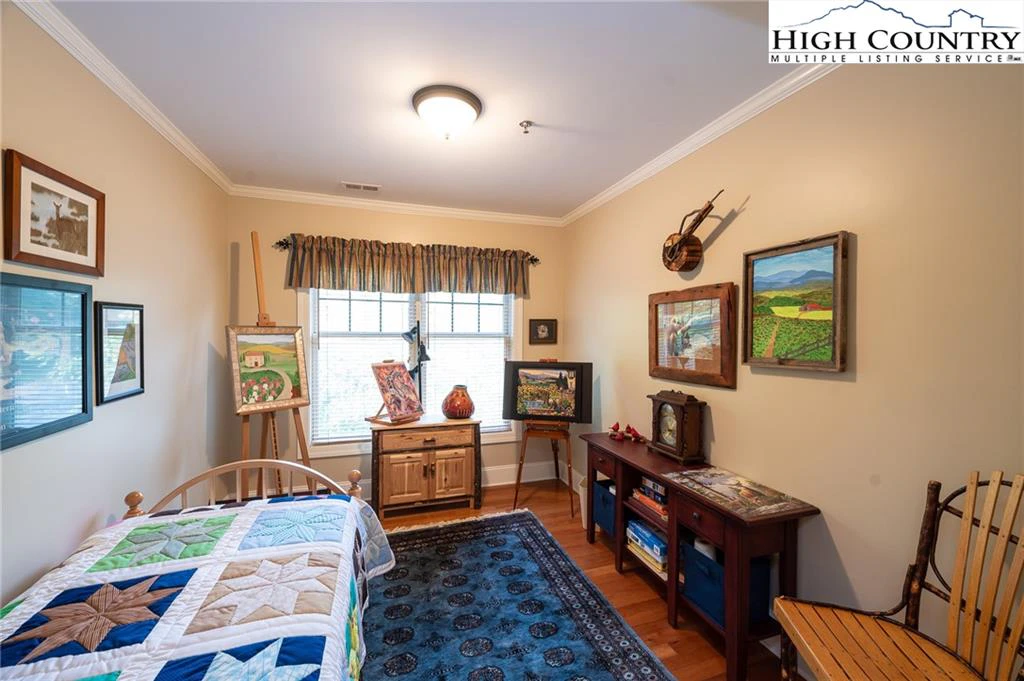 Image number 2 for the current listing