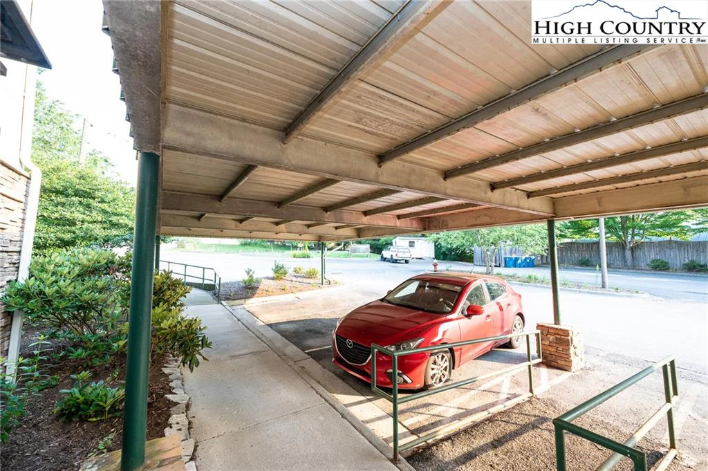 Image number 16 for the current listing