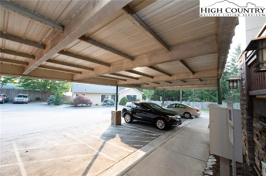 Image number 17 for the current listing