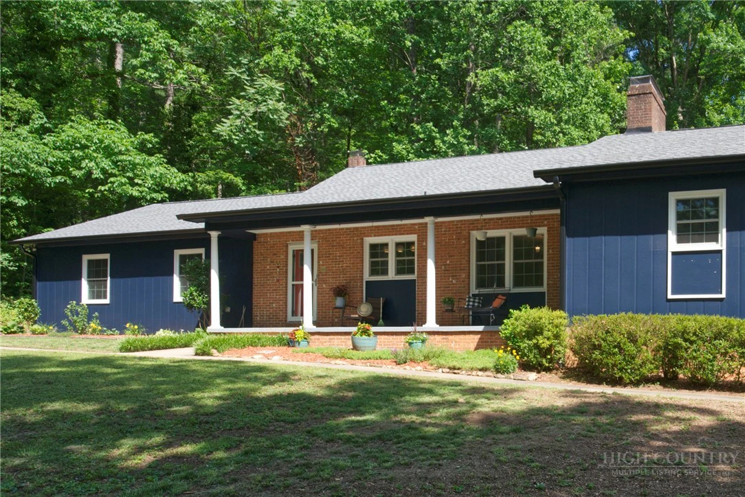 Image number 3 for the current listing