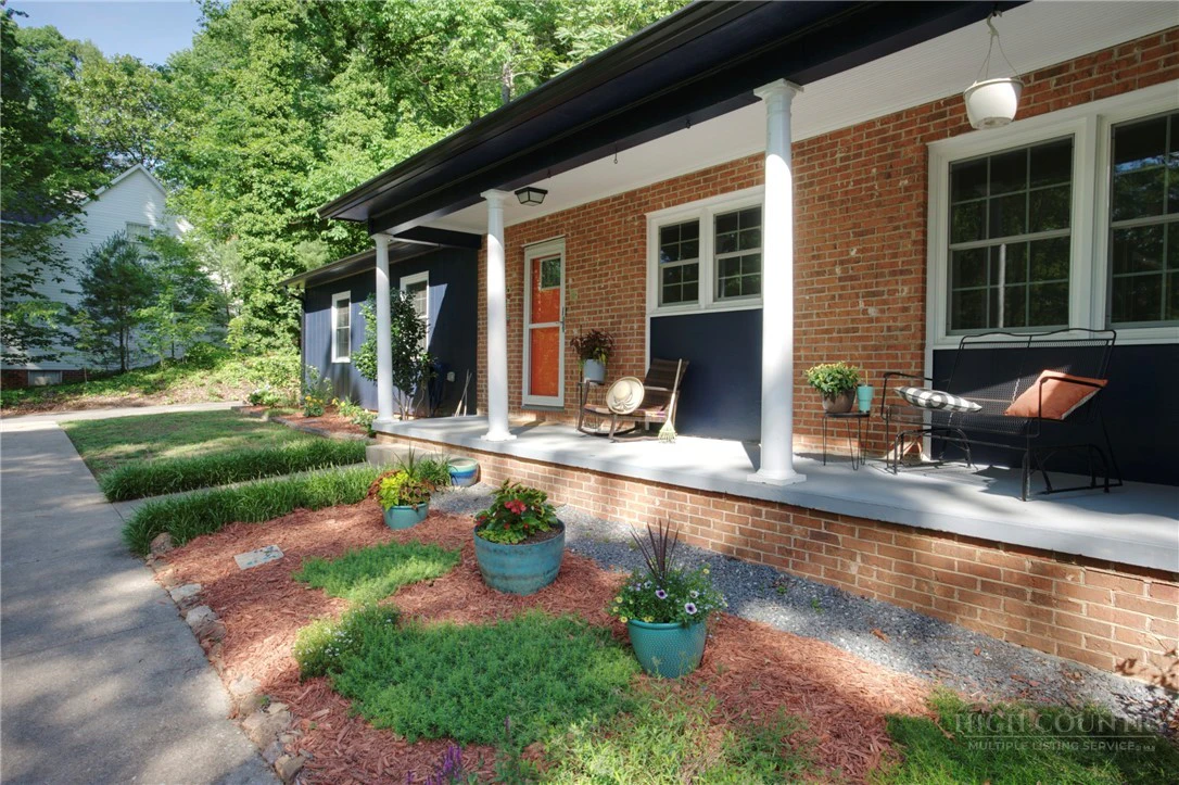Image number 4 for the current listing