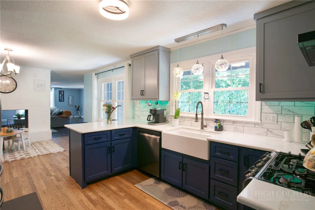 Image number 6 for the current listing
