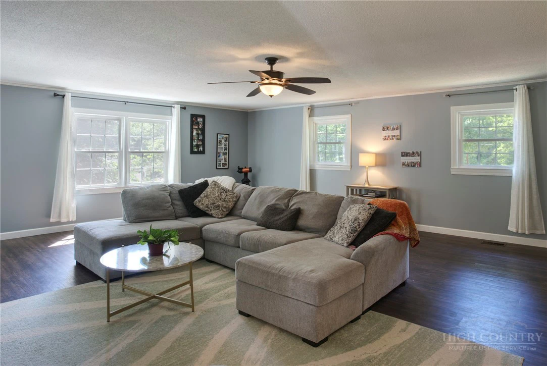Image number 10 for the current listing