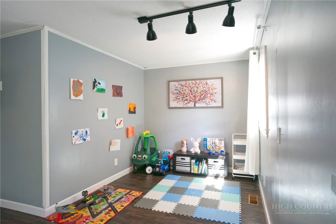Image number 13 for the current listing