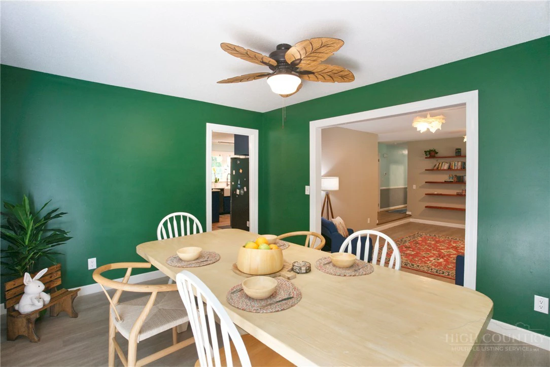 Image number 19 for the current listing