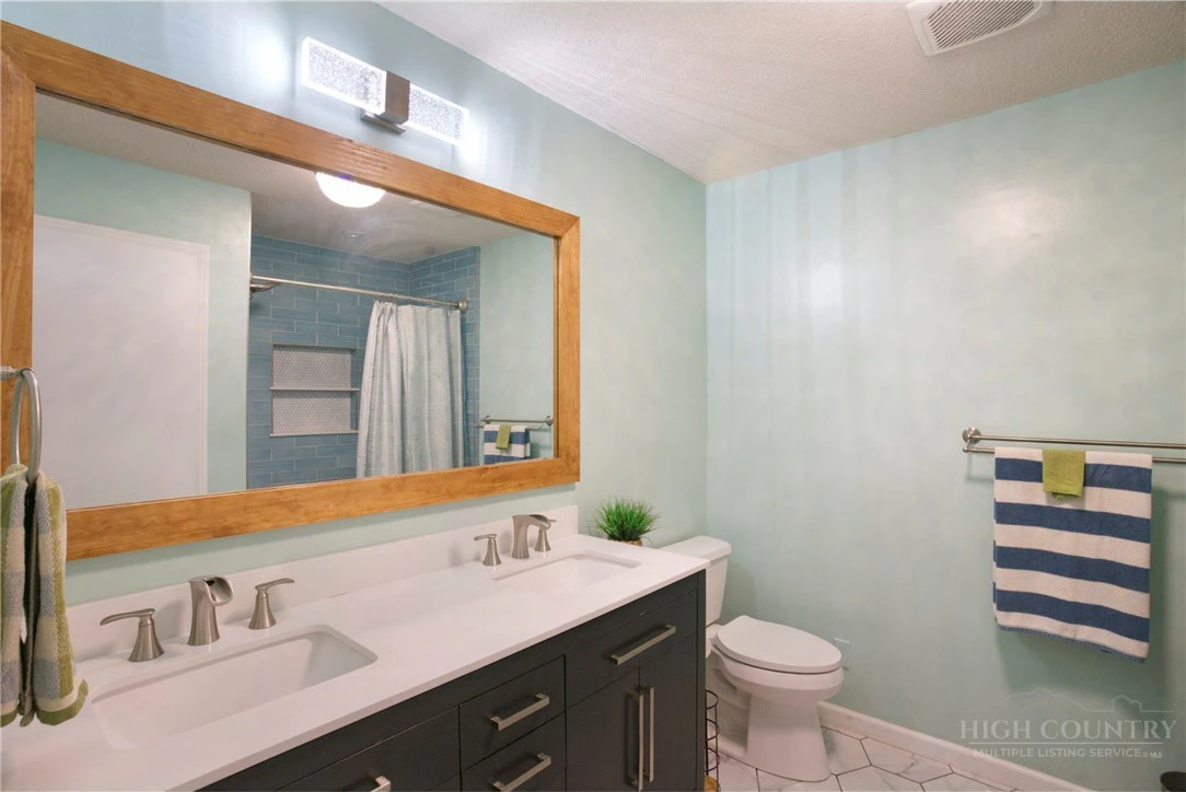Image number 21 for the current listing