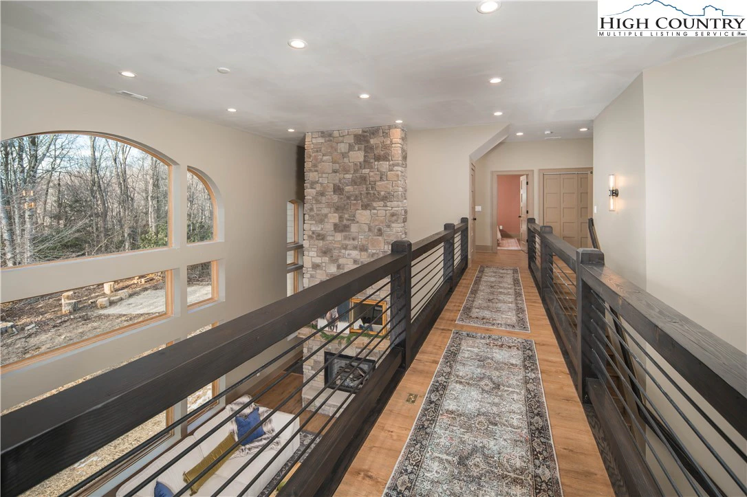 Image number 5 for the current listing
