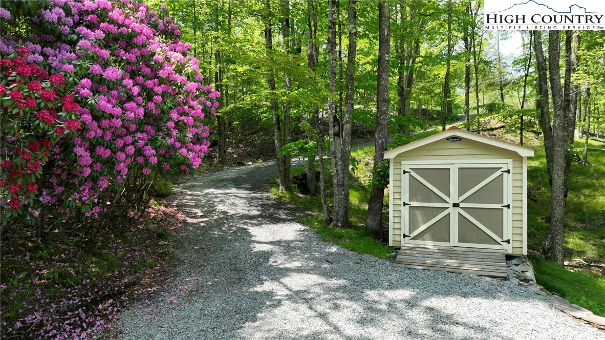 Image number 19 for the current listing