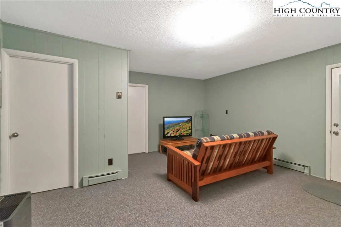 Image number 8 for the current listing