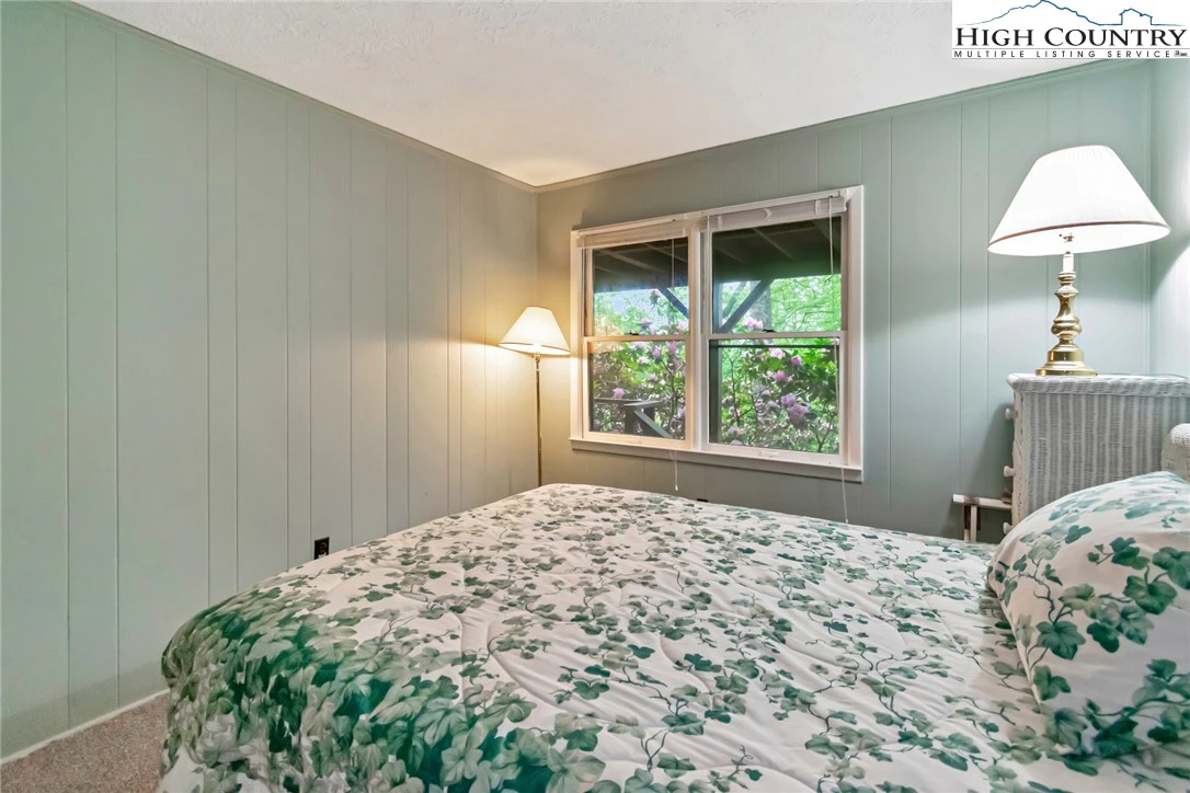 Image number 9 for the current listing
