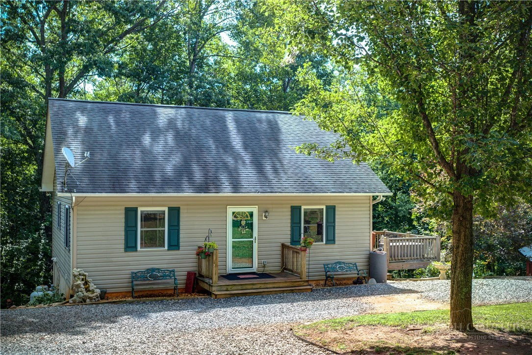 Image number 13 for the current listing