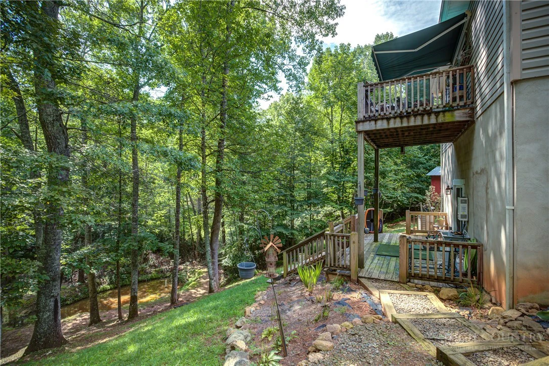 Image number 15 for the current listing