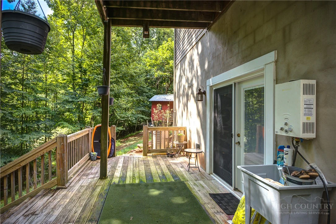 Image number 16 for the current listing