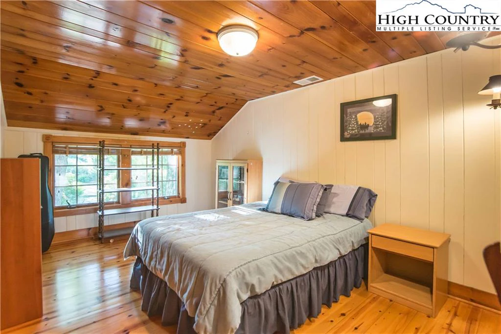 Image number 12 for the current listing