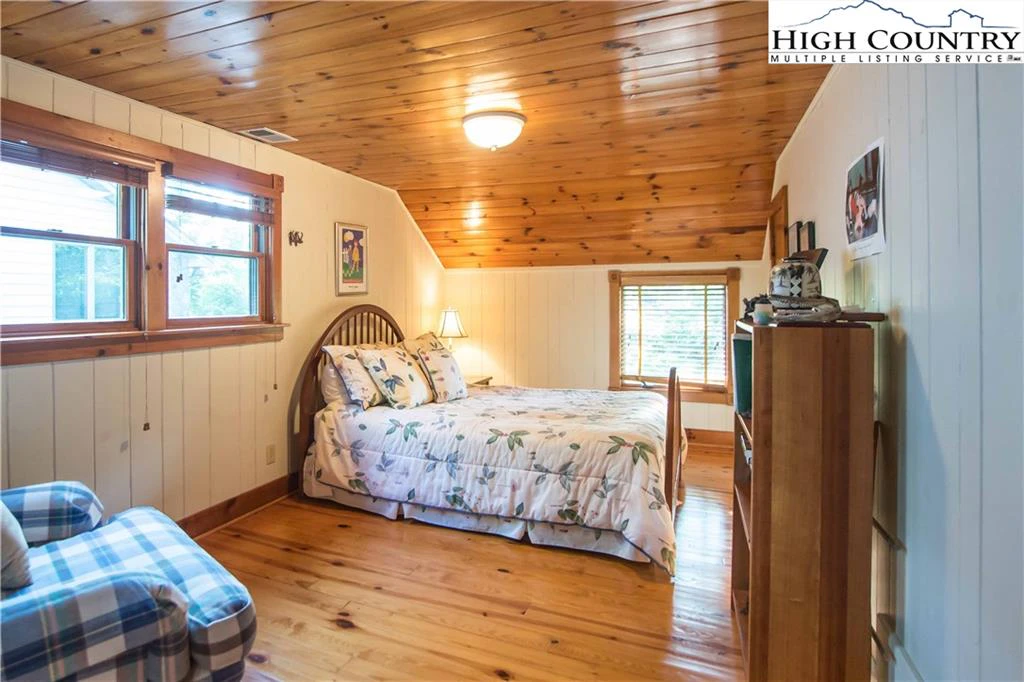 Image number 5 for the current listing