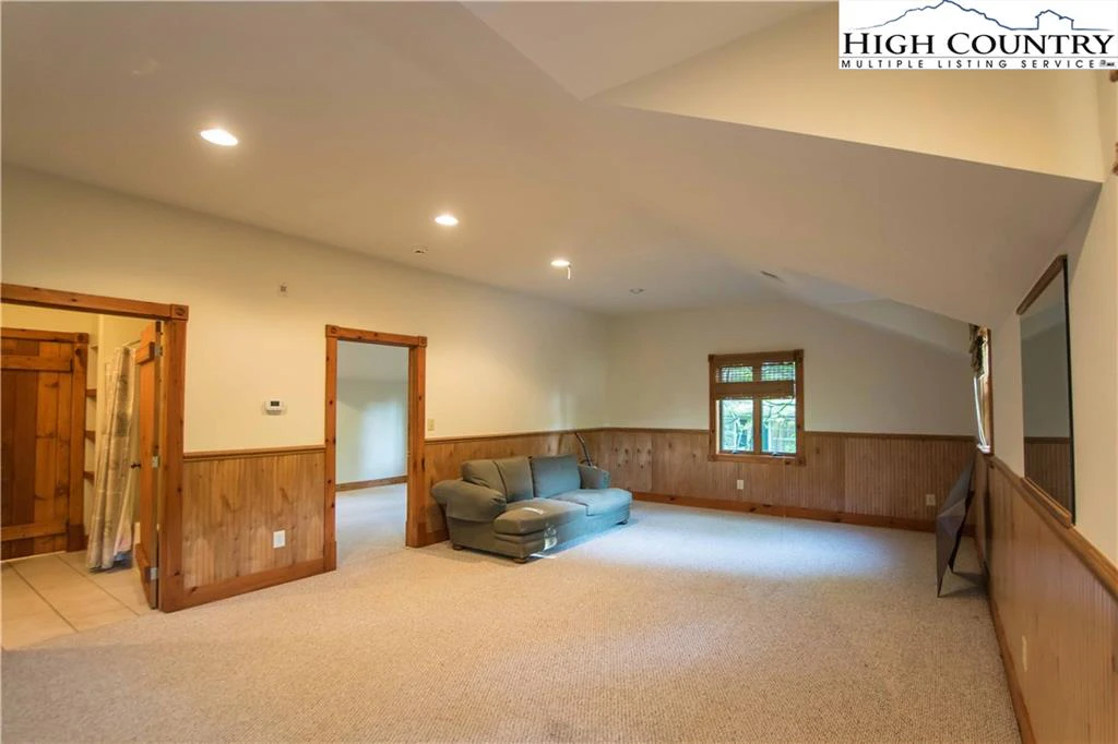 Image number 7 for the current listing