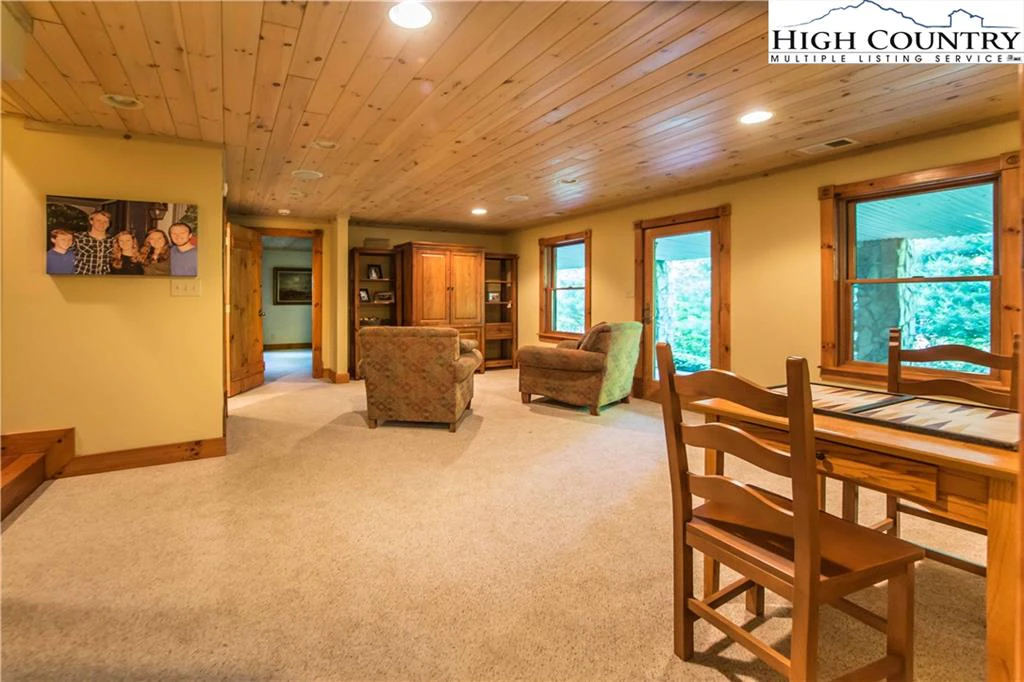 Image number 2 for the current listing