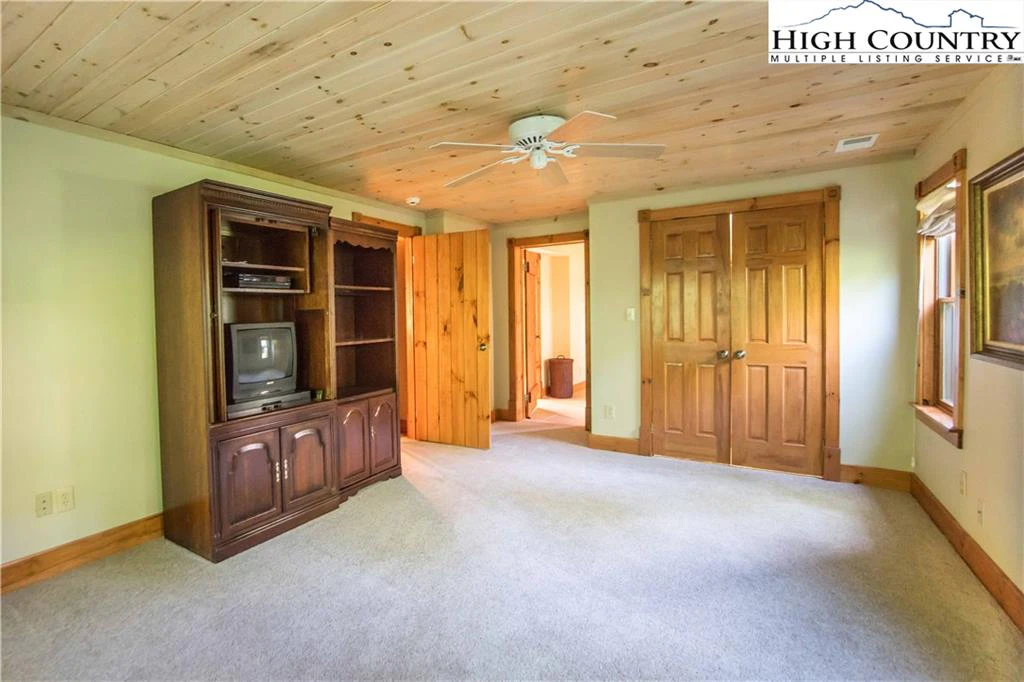 Image number 13 for the current listing