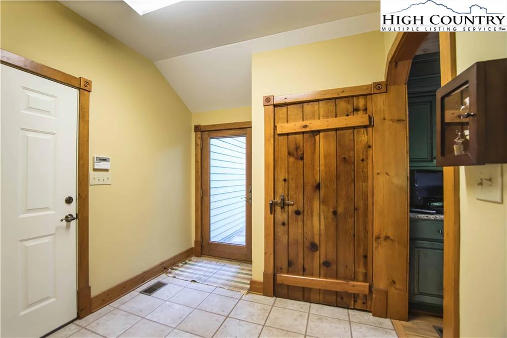 Image number 15 for the current listing