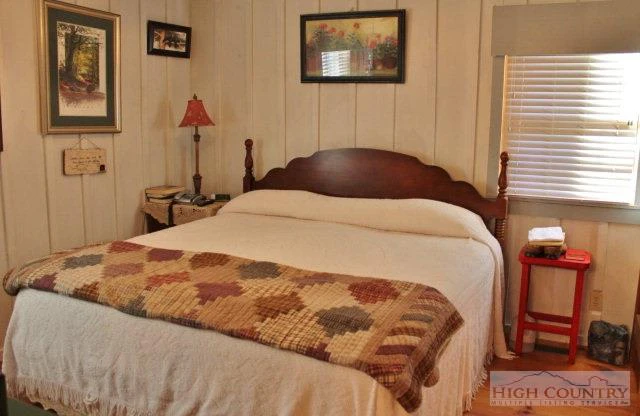 Image number 5 for the current listing
