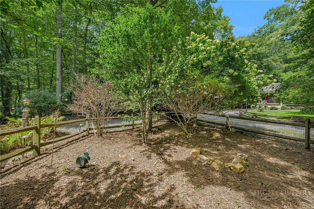 Image number 23 for the current listing