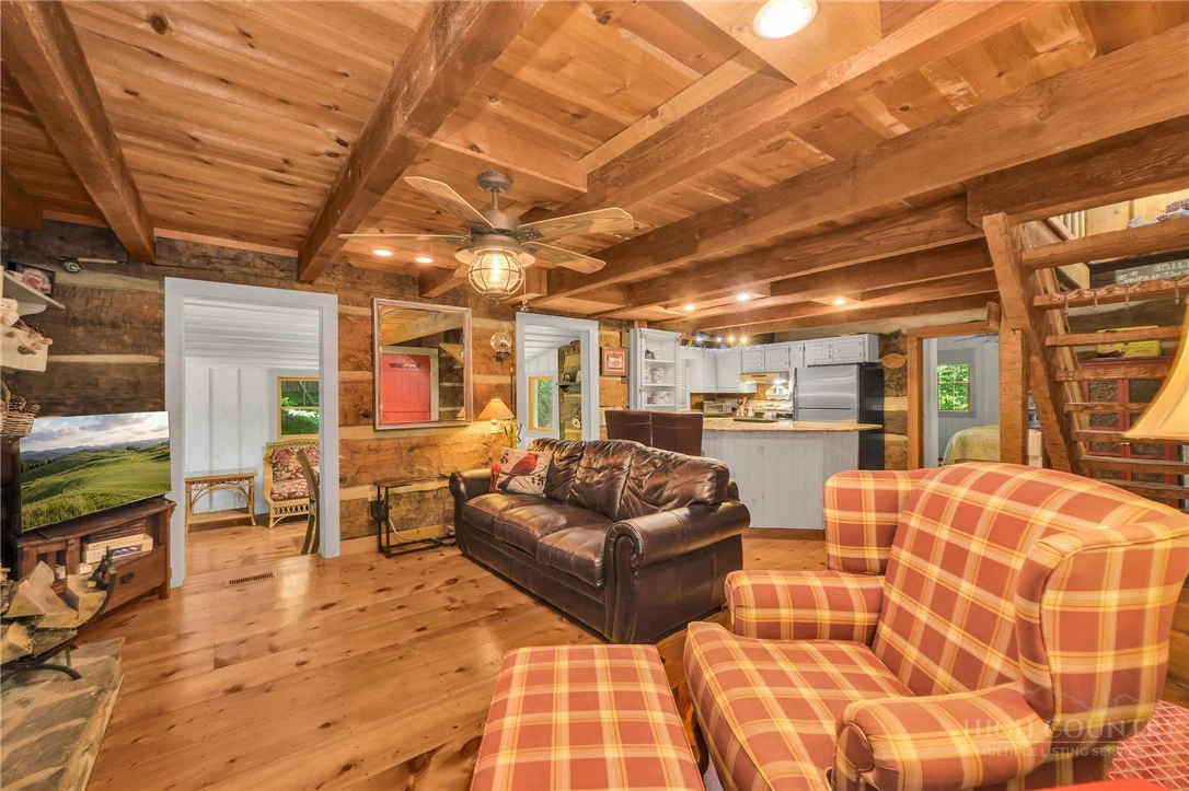 Image number 12 for the current listing