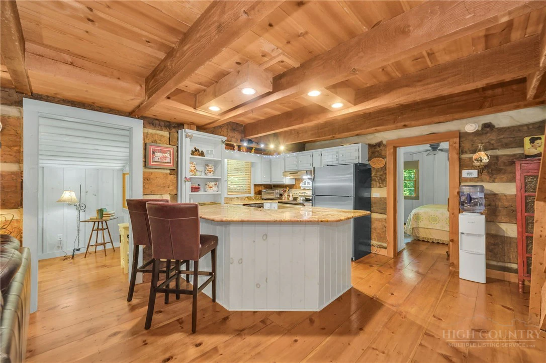 Image number 14 for the current listing
