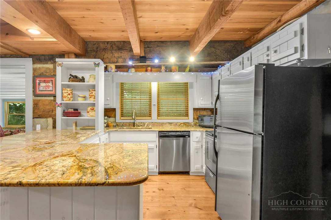 Image number 16 for the current listing