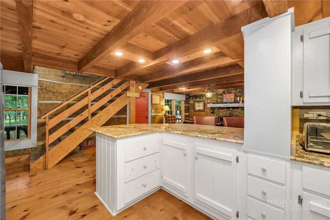 Image number 18 for the current listing