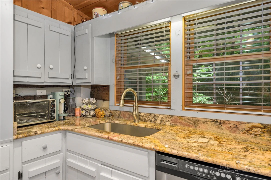 Image number 19 for the current listing