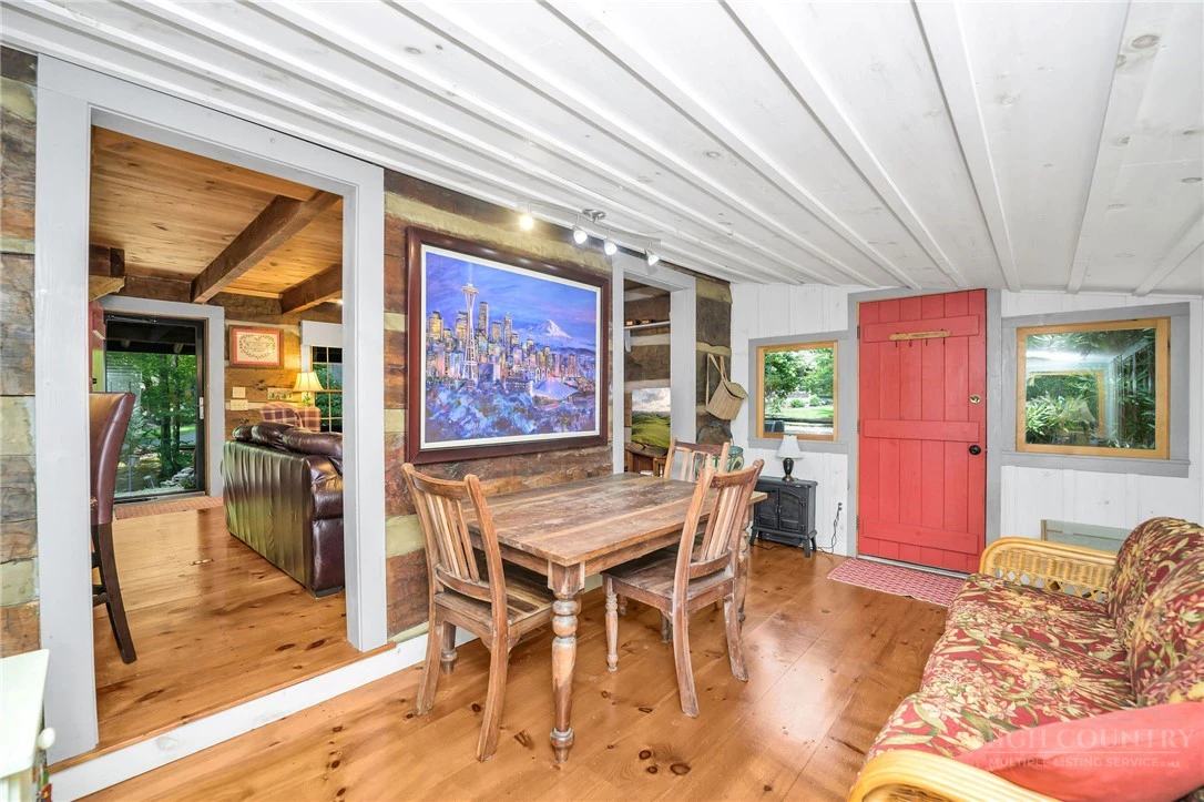 Image number 20 for the current listing