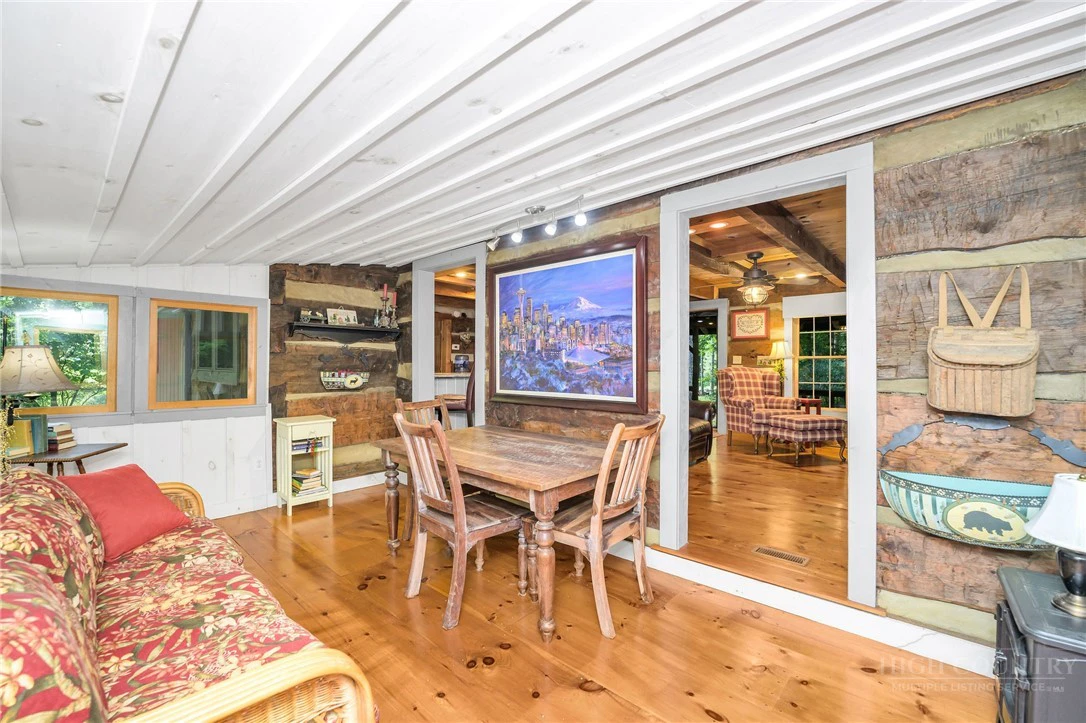 Image number 21 for the current listing