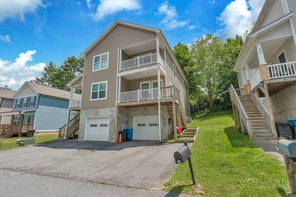 Image number 1 for the current listing