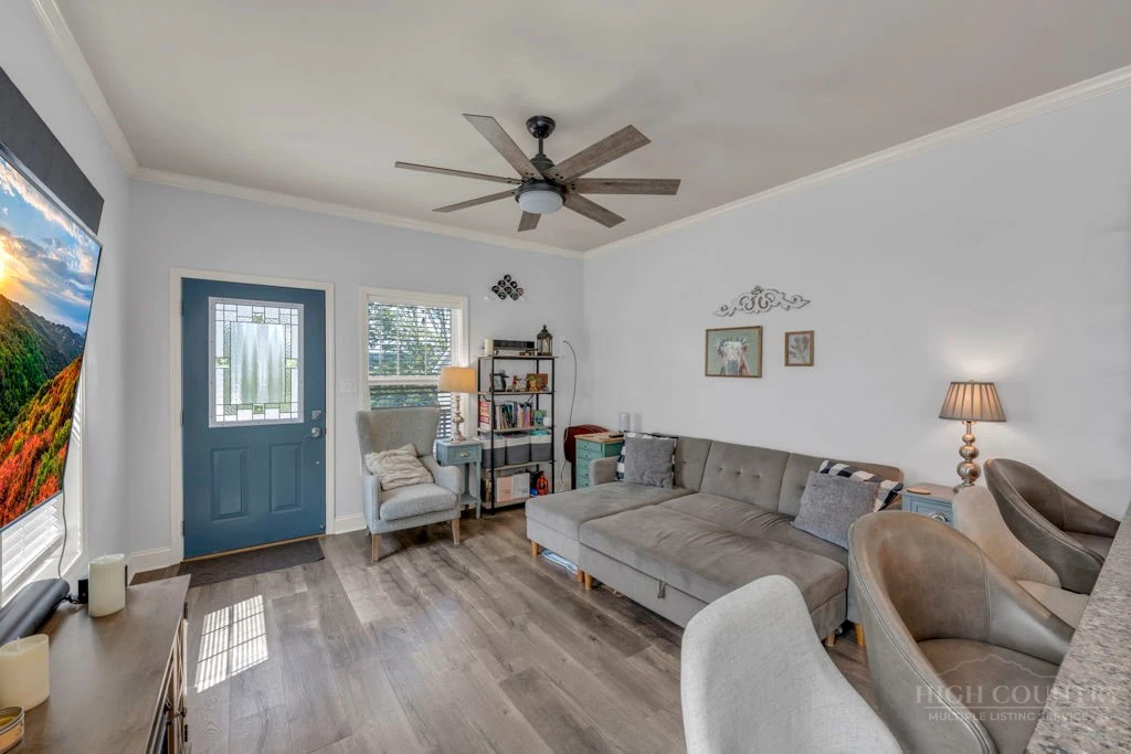 Image number 6 for the current listing