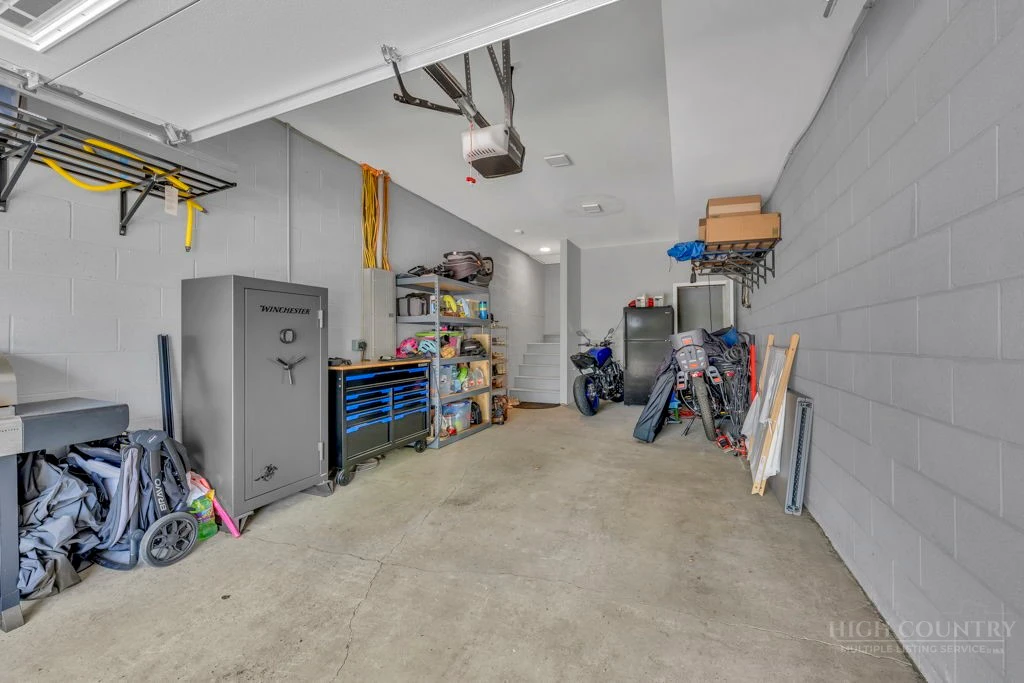 Image number 21 for the current listing