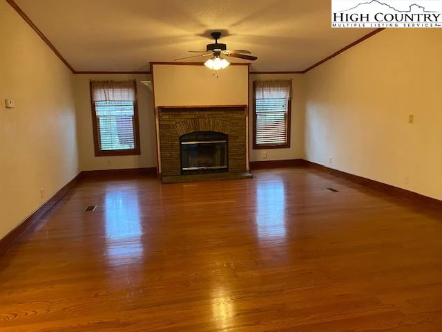 Image number 7 for the current listing