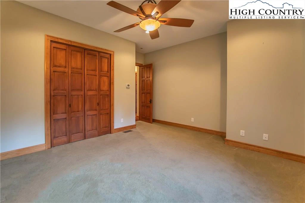 Image number 9 for the current listing
