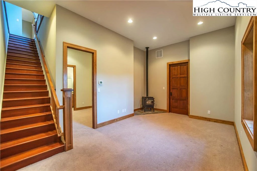 Image number 2 for the current listing