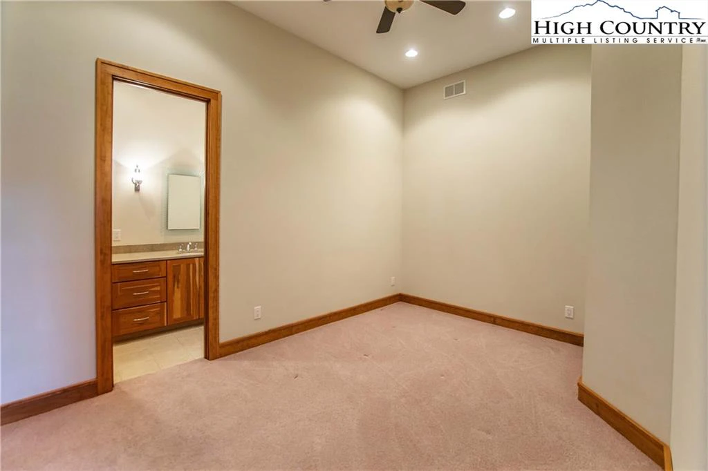 Image number 12 for the current listing