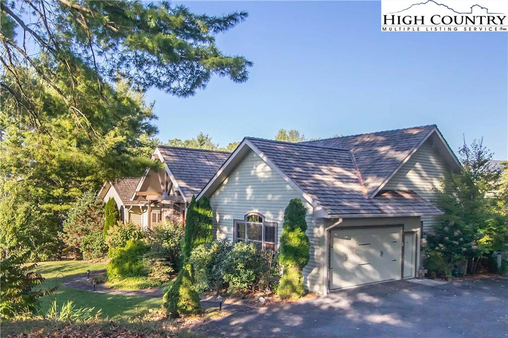 Image number 18 for the current listing
