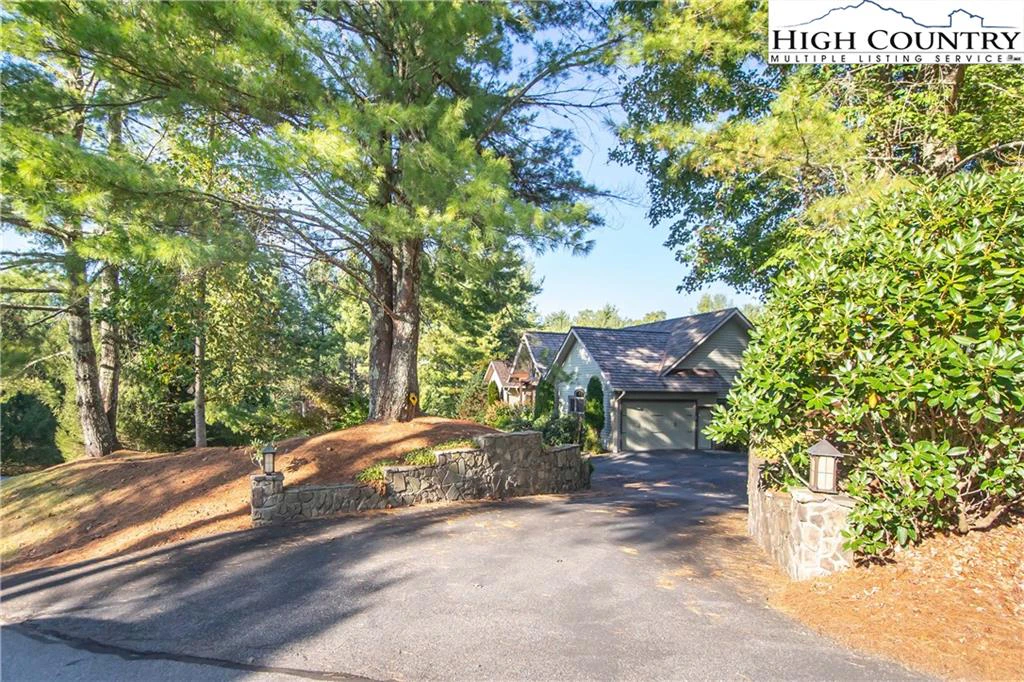 Image number 19 for the current listing