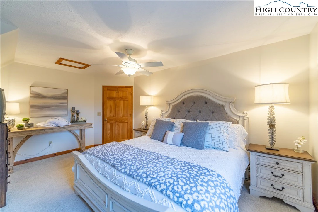 Image number 3 for the current listing